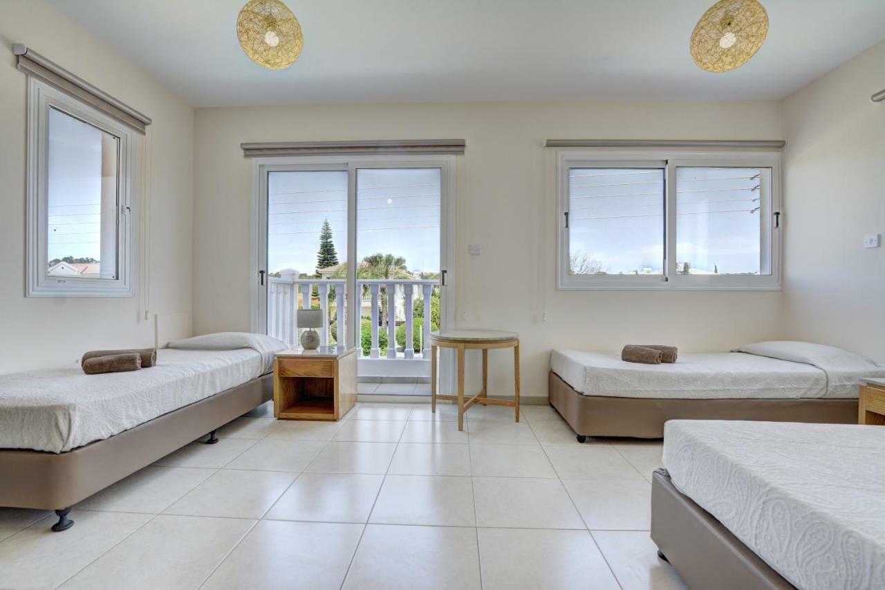 Villa Nissi Palms *