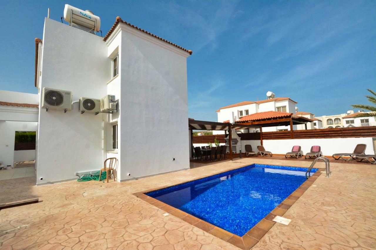 Villa Nissi Palms *