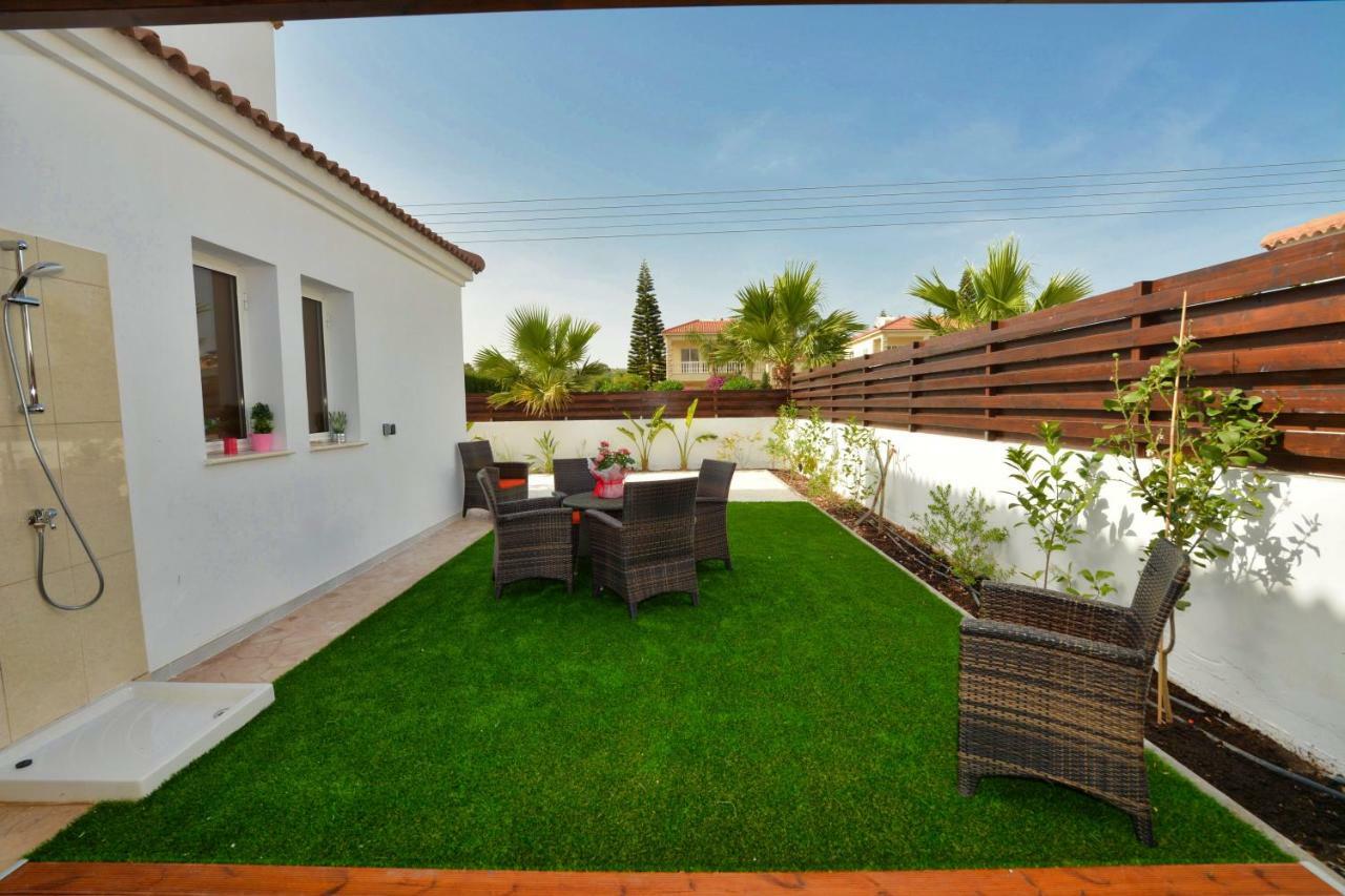 Villa Nissi Palms *