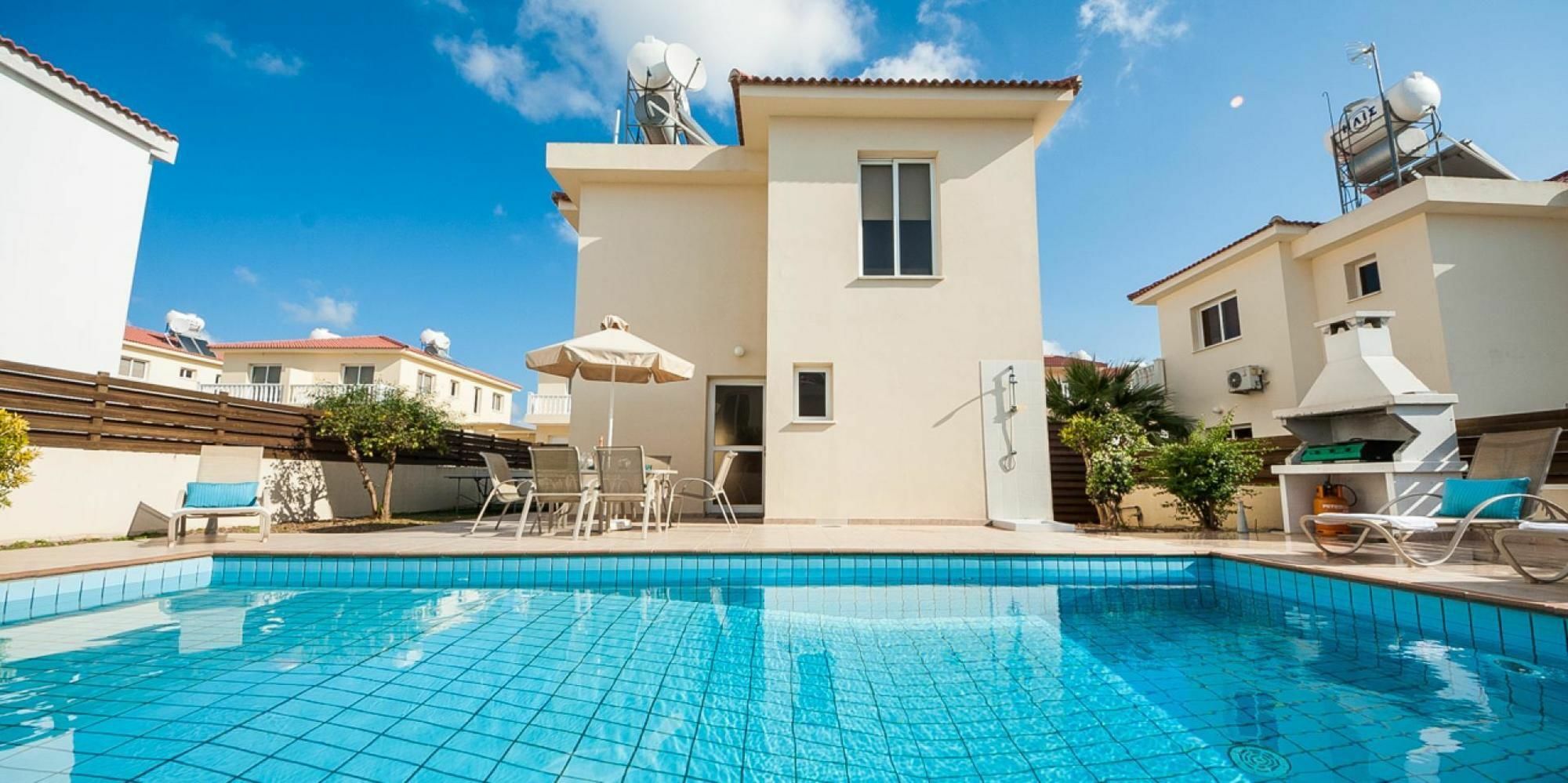 003 Villa *