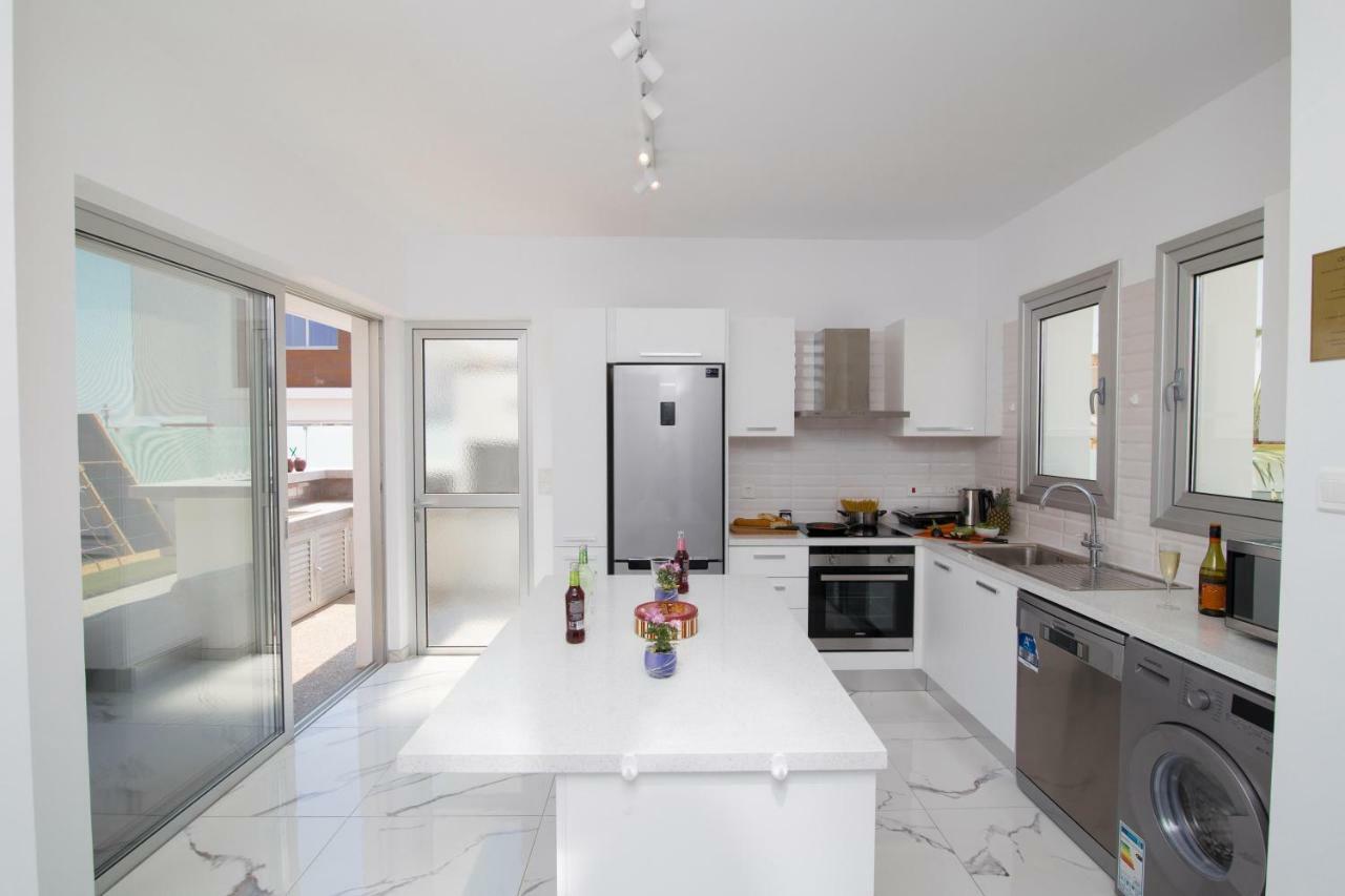 Lynn Boutique Beachfront Ferienhaus Agia Napa
