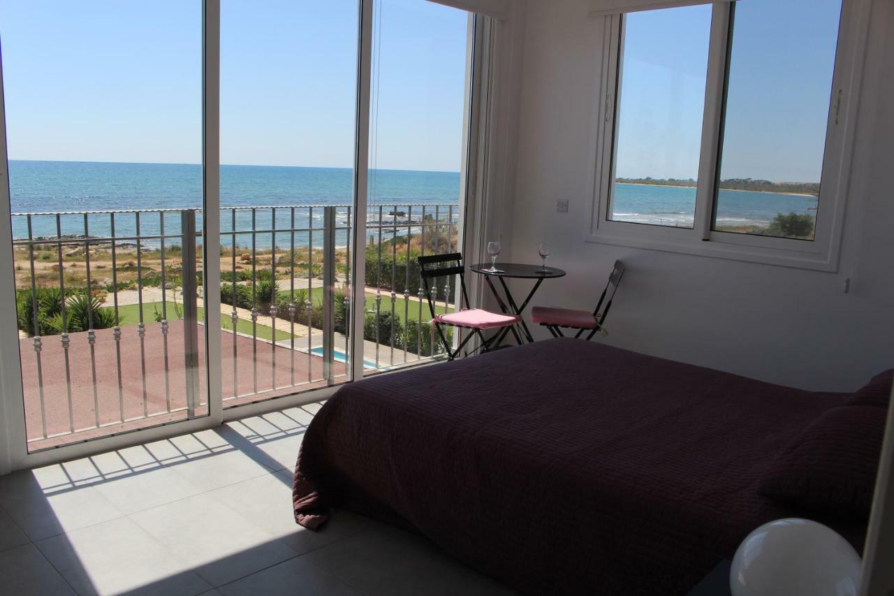 Villa Gorgona Seafront 3 Bedroom With Private Swimming Pool