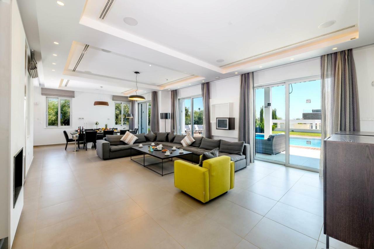 Ruidoso Luxury Seafront Villas Villa
